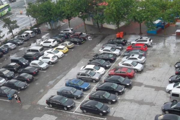 高速公路上的服务区、停车区与停车场 功能区别与选择指南